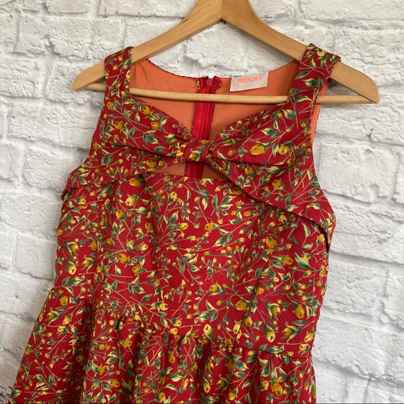 MOON Floral Dress with cut out Detail - Picture 3 of 9